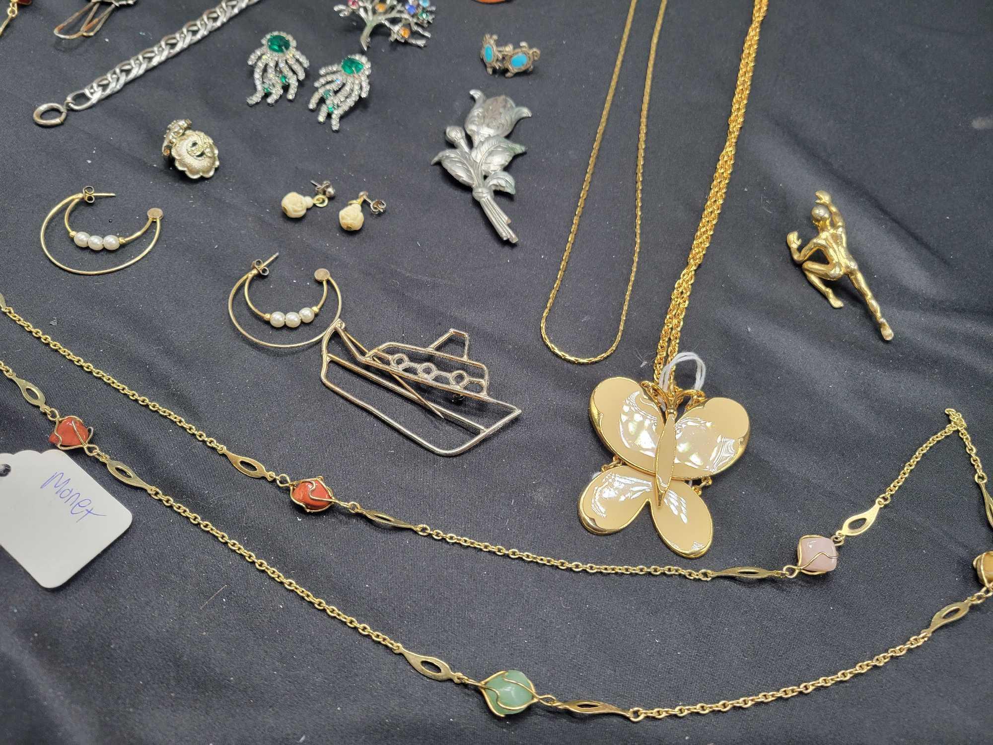 Nice lot of vintage costume jewelry necklaces, earnings and more
