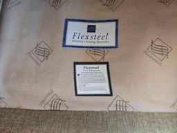Flex steel 3 Cushion Upholstered Sofa w/ Throw Pillows
