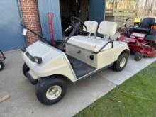 Gas Club Car golf cart. needs new battery. runs