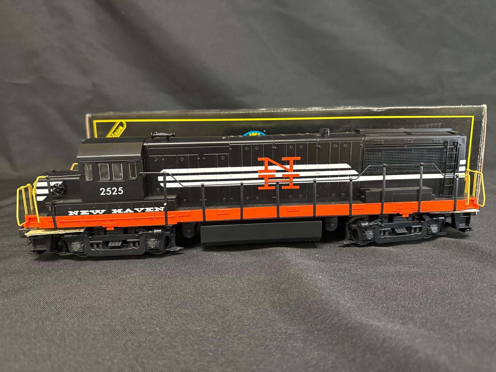 Weaver U25B Diesel Locomotive NETCA New Haven
