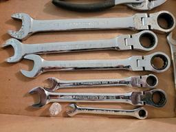 Gear works Ratchet wrenches, wrenches, Pliers
