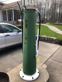 Green visible gas pump with Sinclair advertising