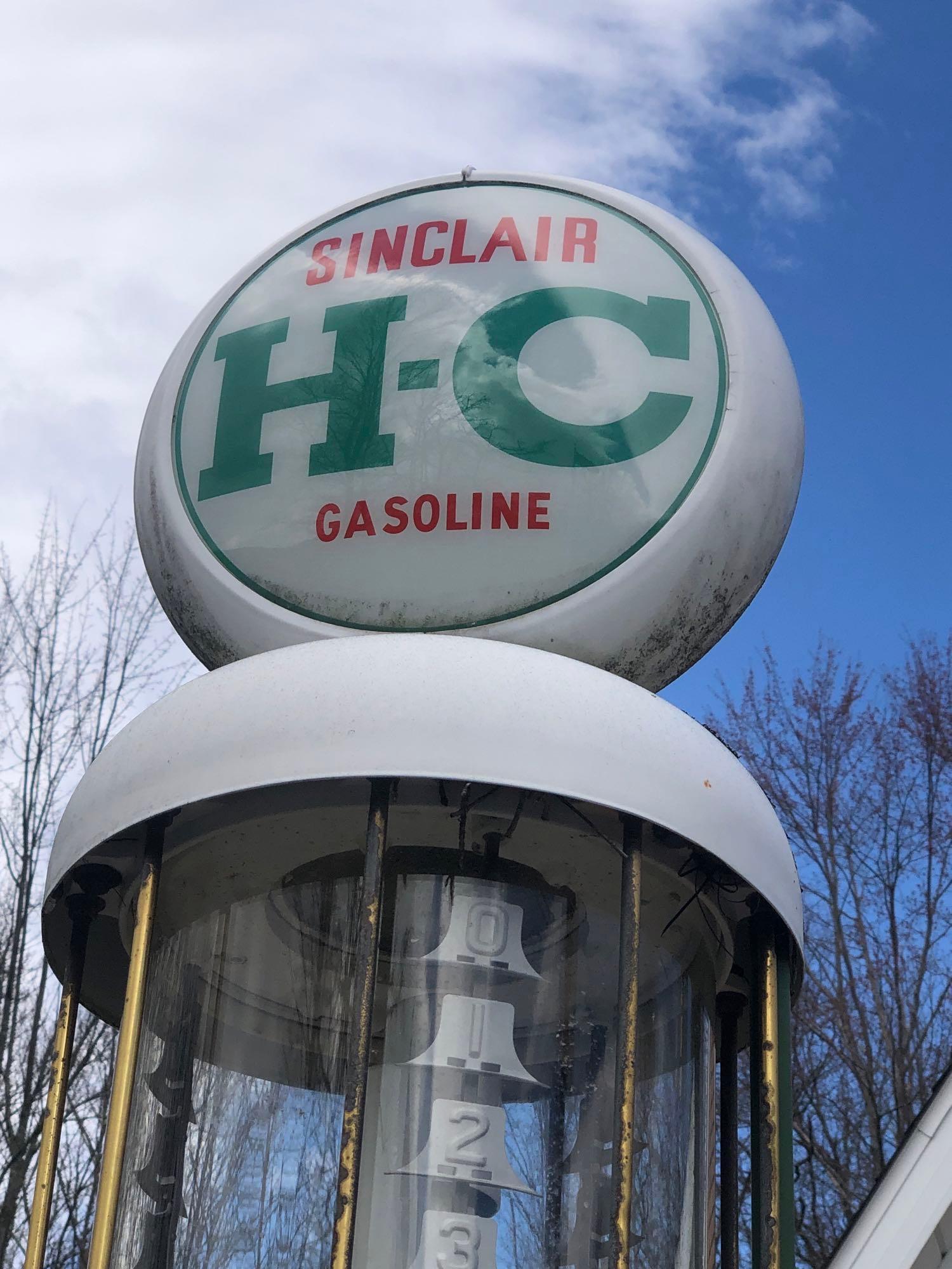 Green visible gas pump with Sinclair advertising