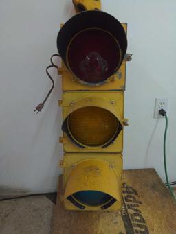 Vintage Automatic Signal Div. Metal Traffic Light