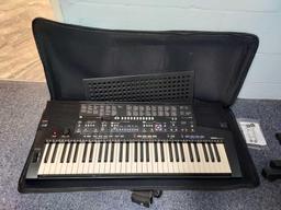 Yamaha PSR-410 Synth Keyboard & Stands