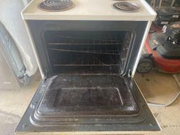 Frigidaire (4) Burner Oven & Stove