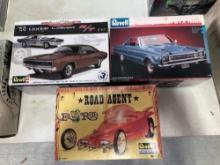 Revell model car kit. Road agent, Charger and Plymouth GTX Hemi