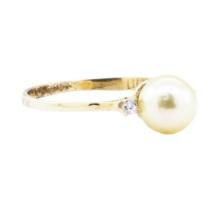 0.04 ctw Diamond and Pearl Ring - 10KT Yellow Gold