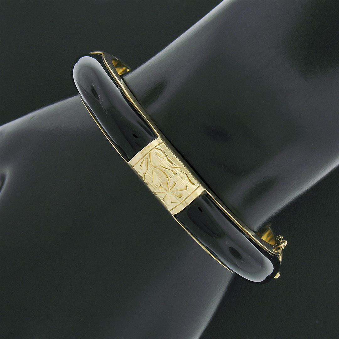 Vintage 14K Gold Black Onyx Hand Engraved Floral Work Hinged Bangle Bracelet