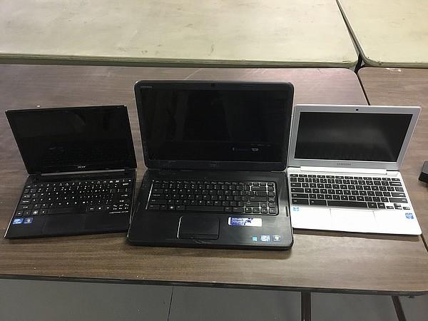 3 laptops,acer,Dell,Samsung,no plugs