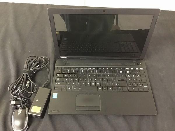 TOSHIBA satellite c55a5282 laptop with plug and mouse