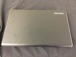 TOSHIBA satellite c55a5282 laptop with plug and mouse