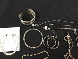 14 rings,2 earrings,4 bracelets,5 necklaces