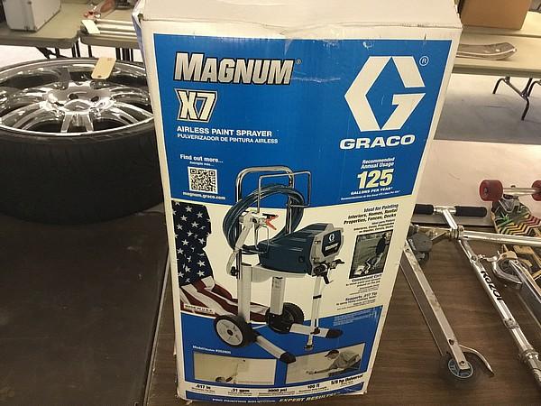 Grace magnum x7 airless paint sprayer, Looks new in box