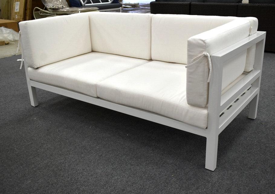 NEW Neoteric Luxury Outdoor 2 Seat Sofa