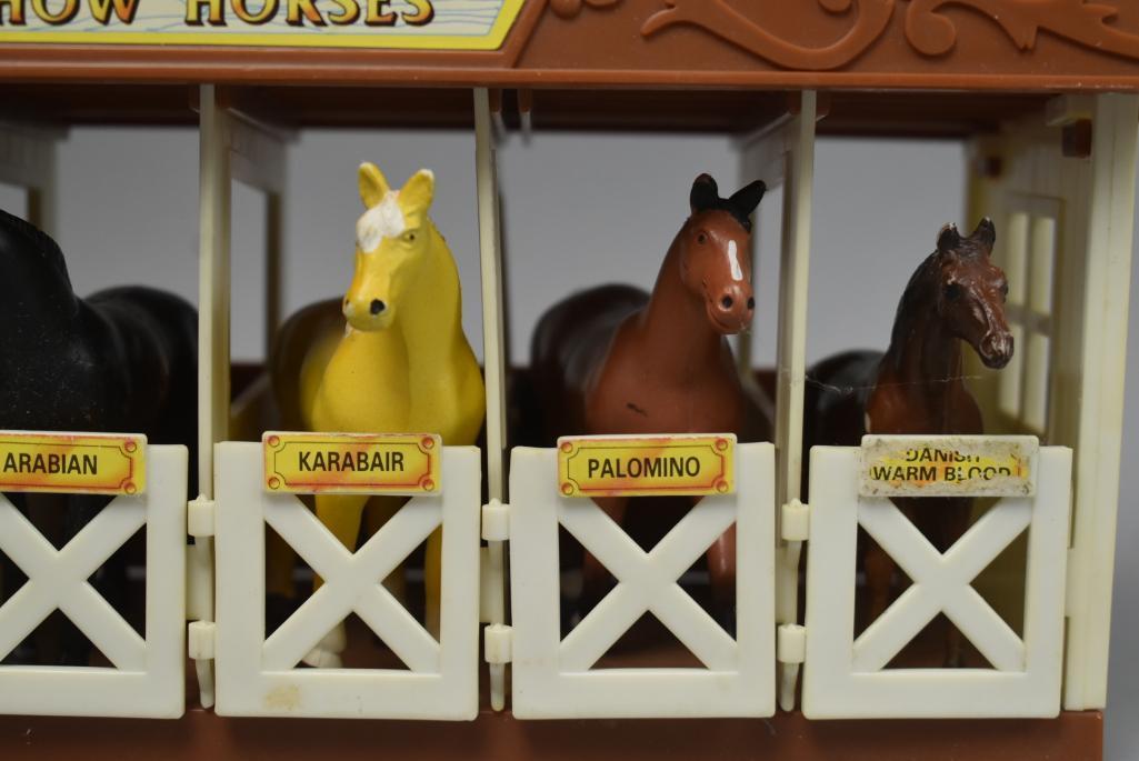 Vintage Funrise International Show Horses Barn And Horses Toy