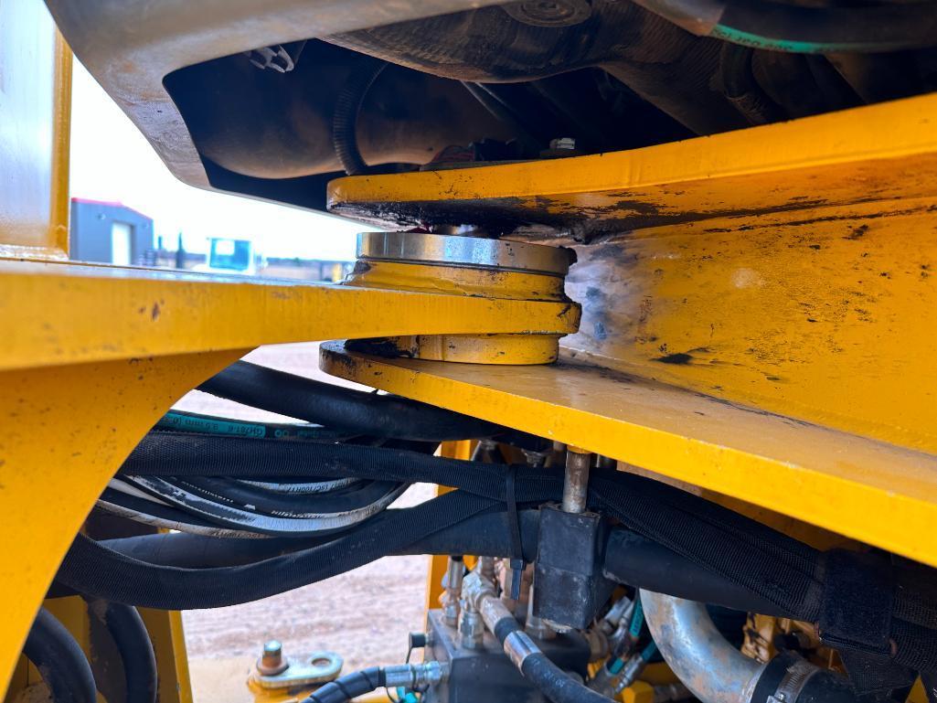 2017 John Deere 724K wheel loader, cab w/AC, 23.5x25 tires, 4-speed powershift trans, GP bucket, 3rd