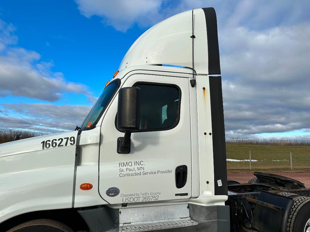 (TITLE) 2015 Freightliner Cascadia Evolution day cab truck tractor, tandem axle, Detroit DD15AT