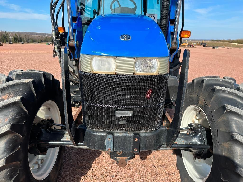2007 New Holland TD95D tractor, CHA, MFD, New Holland 820TL loader, shuttle trans, 18.4x34 rear
