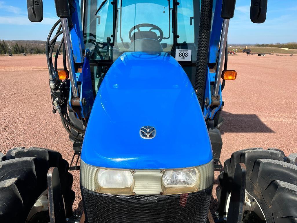 2007 New Holland TD95D tractor, CHA, MFD, New Holland 820TL loader, shuttle trans, 18.4x34 rear