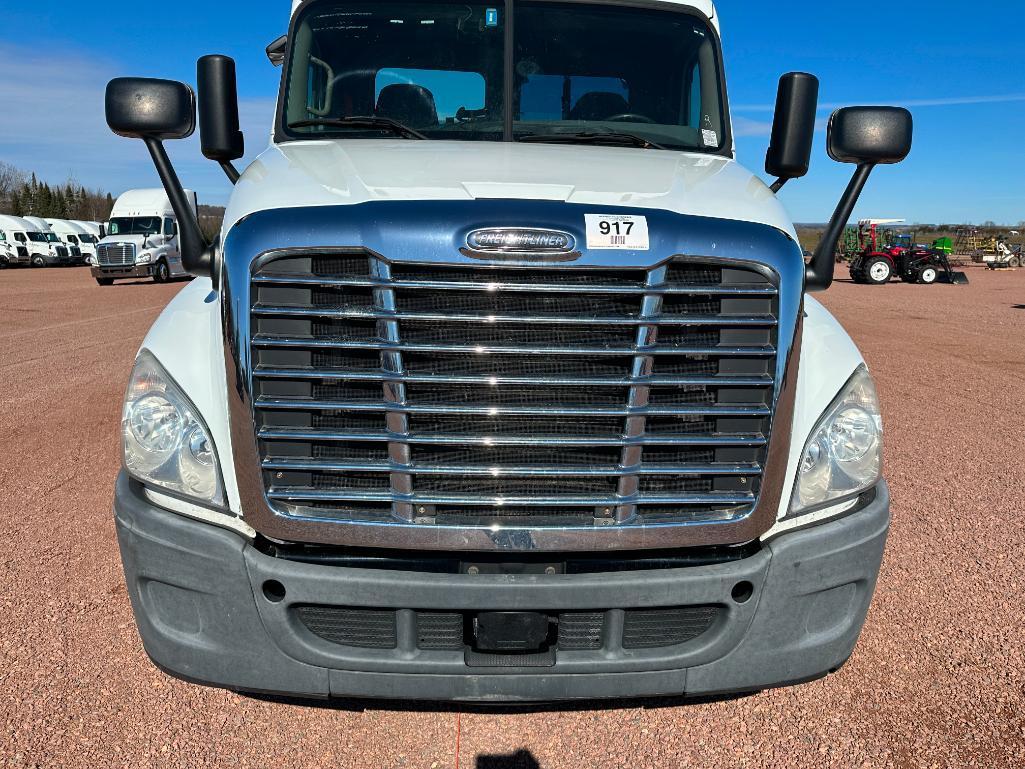 (TITLE) 2015 Freightliner Cascadia Evolution 125 day cab truck tractor, tandem axle, Detroit DD15AT