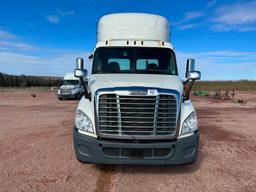 (TITLE) 2017 Freightliner Cascadia 113 day cab truck tractor, tandem axle, Detroit DD13 @ 525hp