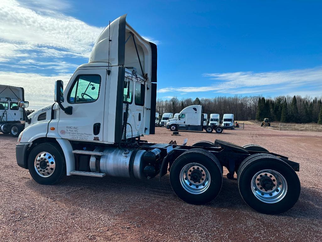 (TITLE) 2017 Freightliner Cascadia 113 day cab truck tractor, tandem axle, Detroit DD13 @ 525hp