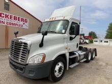 2015 Freightliner CA125 Day Cab