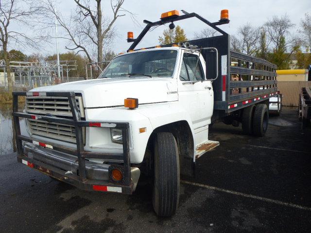 1988 Ford F-700 Single Axle 18' Stake Body Flatbed Truck