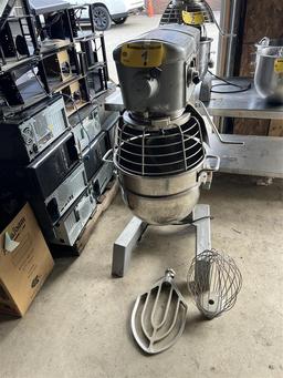 HOBART  MODEL D300 30QT. AUTOMIX MIXER, 3/4HP, 1PH, WITH HOOK, PADDLE & WHIP