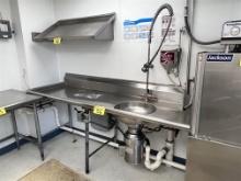 7' X 31" STAINLESS STEEL SOILED DISH TABLE, INSINKERATOR SS100-47 3PH, SPRAY NOZZLE