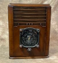 Antique Zenith Tabletop Long Distance Amateur Tube Radio