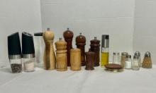 Tray lot Salt & Pepper Mills And Shakers