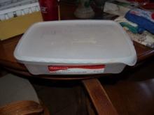 Rectangle Rubbermaid 1 gallon container