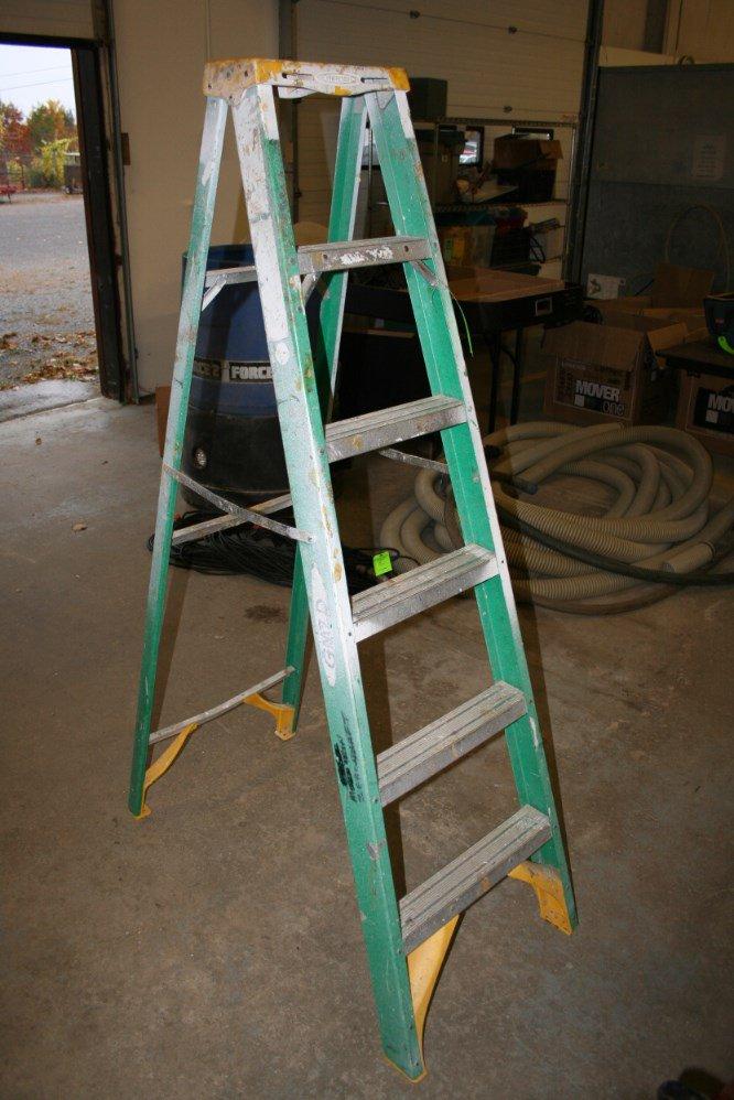Werner 6' Fiberglass Folding Step Ladder