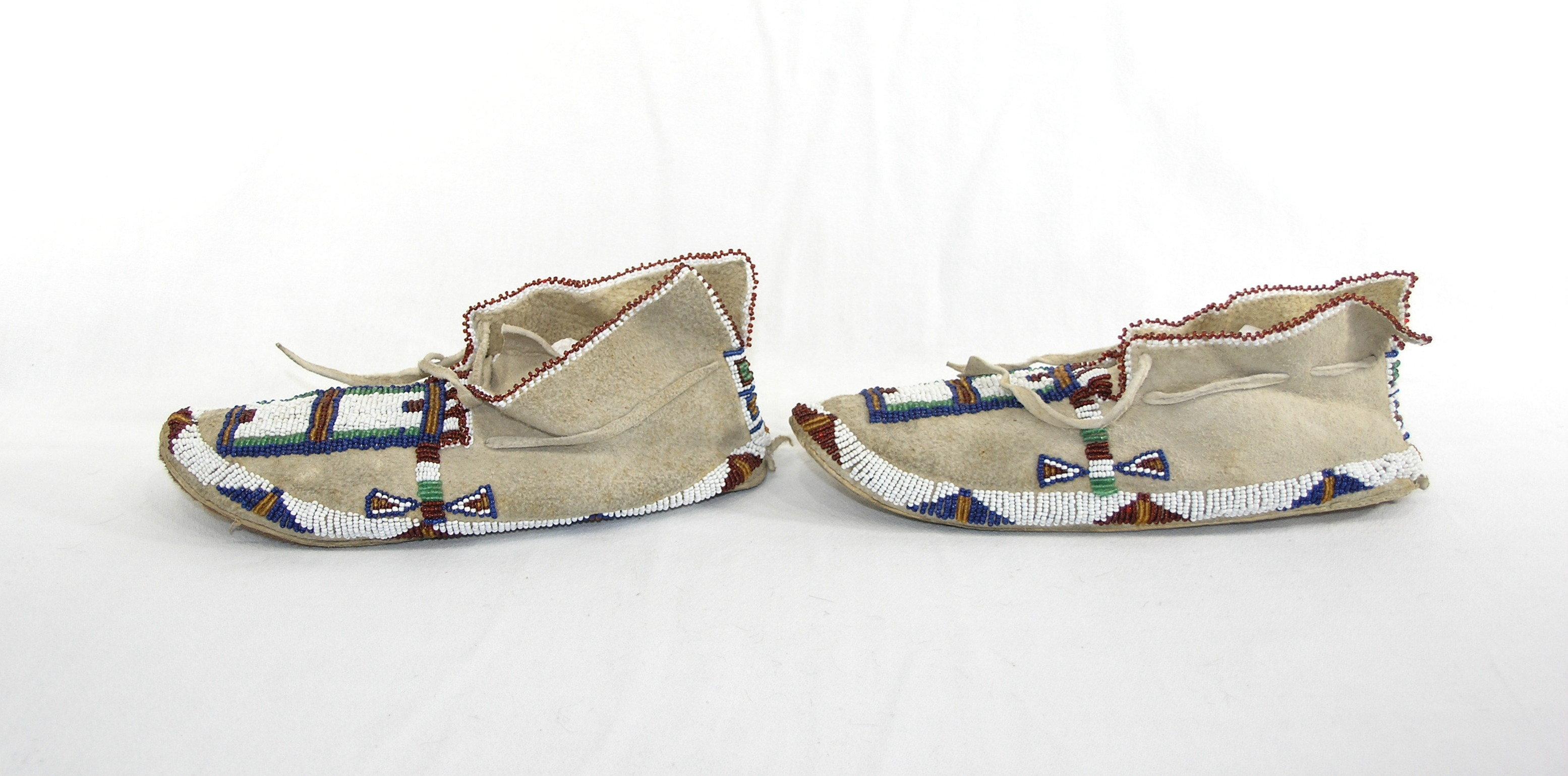 Pair Of Vintage Naitive American Indian Moccasins Great Condition Almost Li