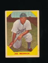 1960 Fleer "Baseball Greats" Baseball Card #22 Hall of Famer Joe Medwick