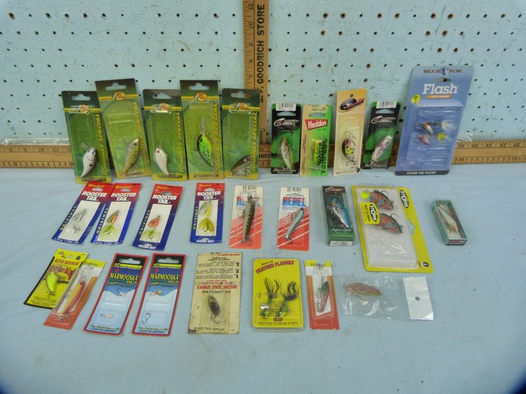 Tote of 30 new fishing lures