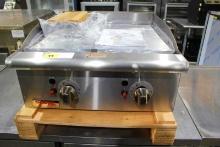 NEW CECILWARE PRO CE-G24TPF 24IN, GAS FLAT GRILL