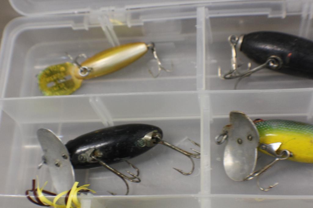 Organizing Cases with 27 Large Lures of Varying Styles